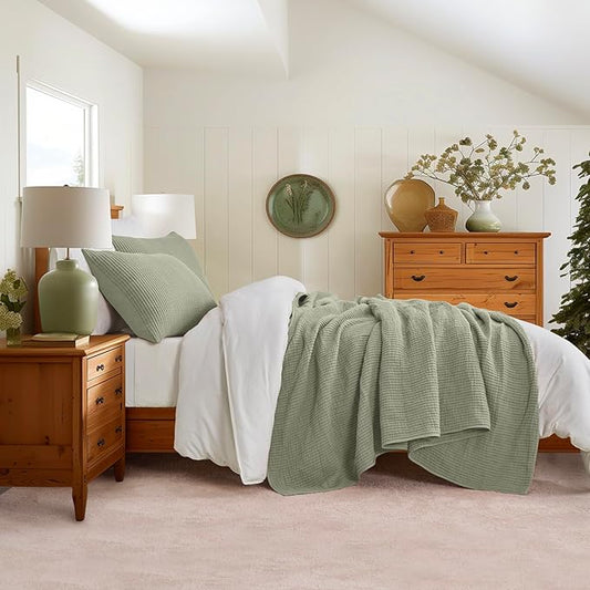 EVERGRACEHOME Cotton Coverlet Set King Size 3 Pieces, Lightweight Soft Ribbed Matelassé Bedspread Quilt Set, Cozy Oversized Quilted Bedding Set with 2 Pillow Shams for All Seasons, Light Sage Green