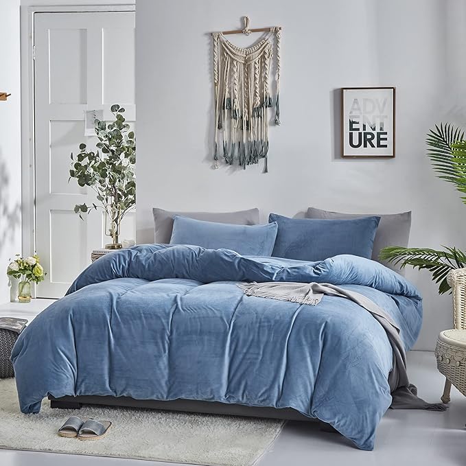 CLOTHKNOW Blue Velvet Queen Comforter Set Lake Blue Bedding Comforter Sets Soft Warm Grayish Blue Comforter with 2 x Pillow Cases