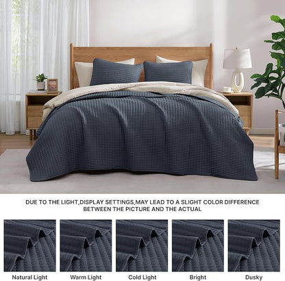 WRENSONGE King Size Quilt-3 Pieces Lightweight Blue Grey Bedspreads King Quilt Bedding Set for All Seasons, Soft Summer Coverlet with 2 Pillow Shams Suitable for Bed, Couch, Quilt Blanket