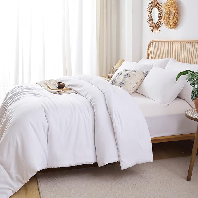 ROSGONIA Oversized King Comforter 120x120, 3pcs Super King Comforter (1 White Comforter & 2 Pillowcases) Lightweight Warm Bedding Set Blanket Quilt