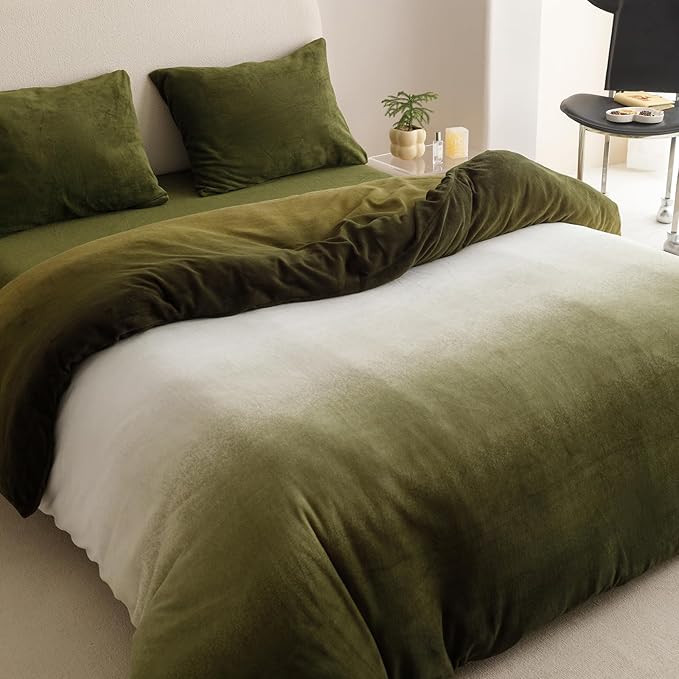CLOTHKNOW Green White California King Comforter Set 3Pcs Velvet Bedding Comforter Sets Soft Comforter with 2 x Pillow Cases