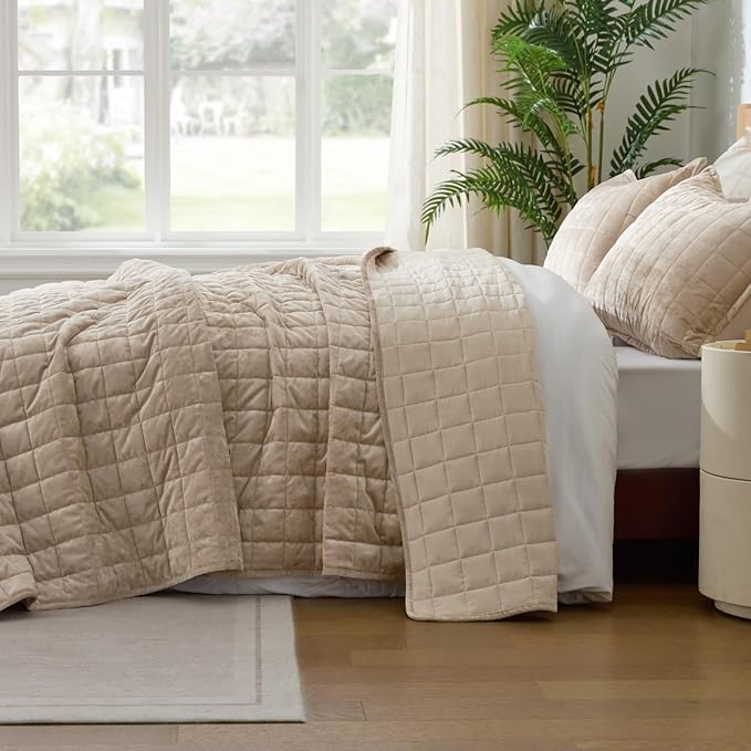 BEDELITE Velvet Quilt Set King Size - Luxury Velvet Comforter Bedding Set 3 Pieces, Lightweight Soft Cozy Taupe Oversized Bedspread Coverlet for All Seasons with 2 Pillow Shams