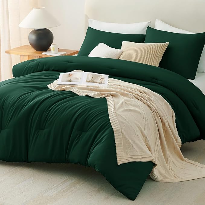 CozyLux Dark Emerald Green Queen Comforter Set, 3 Pieces Solid Breathable Quilted Bedding Sets, Luxury Fluffy Soft Bed Set with Down Alternative Comforter for All Season (1 Comforter & 2 Pillowcases)