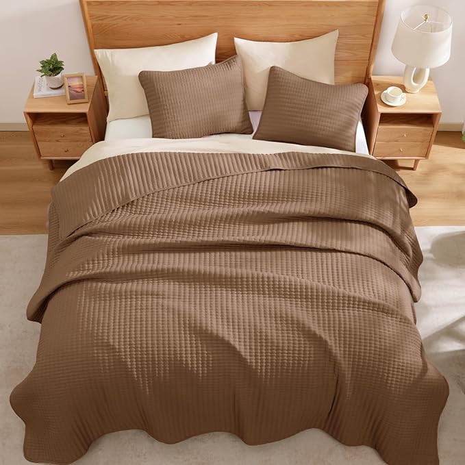 WRENSONGE Brown California/Oversized King Size Quilt Bedding Set with 2 Pillow Shams -3 Pieces Lightweight Soft Bedspreads Coverlet for All Season