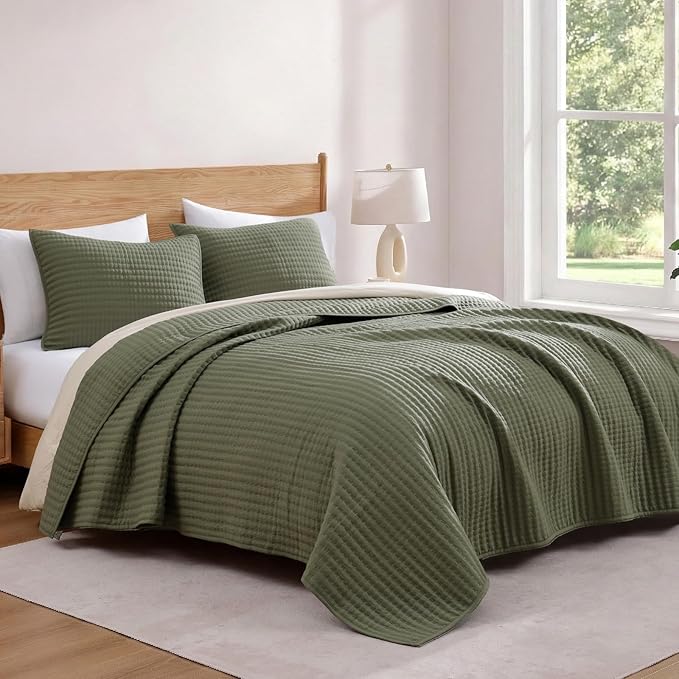 WRENSONGE Olive Green California/Oversized King Size Quilt Bedding Set with 2 Pillow Shams -3 Pieces Lightweight Soft Bedspreads Coverlet for All Season