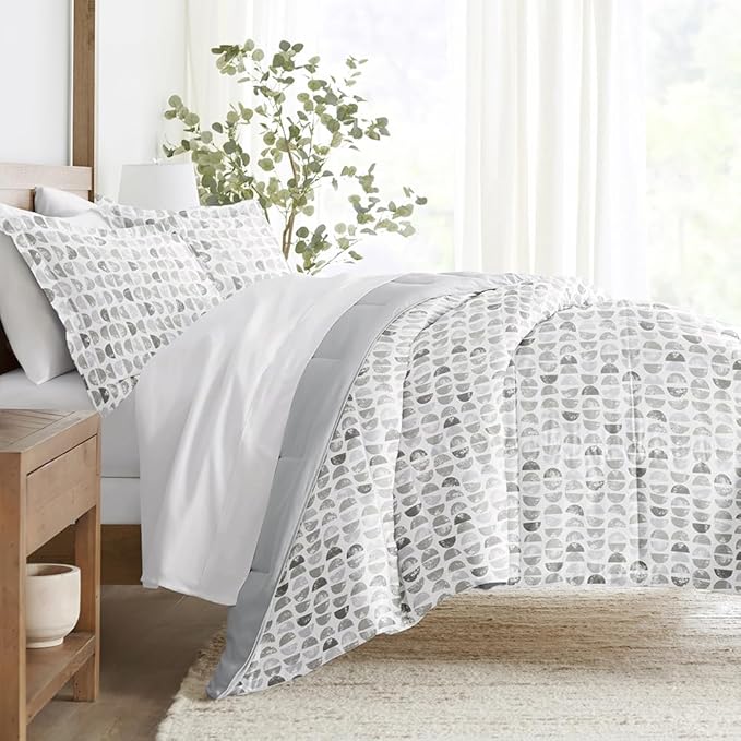 LINENS & HUTCH Comforter Set Patterned Microfiber All Season Down-Alternative Ultra Soft Bedding in Moonlight Stars - Twin/TwinXL Moonlight Stars Light Gray
