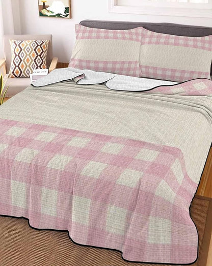 Twin XL Quilt Bedding Set, Retro Pink Lightweight Summer Quilt 3 Pieces Bedding Sets, Farmhouse Buffalo Plaid Vintage Beige Reversible Soft Bedspreads Coverlets with 2 Pillow Shams for All Season