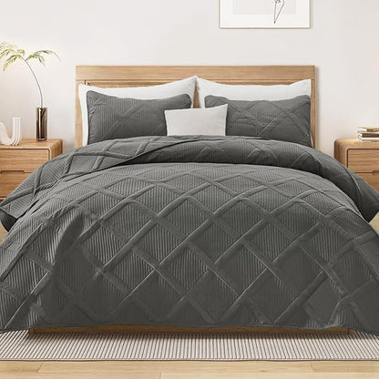 Exclusivo Mezcla King Quilt Set- Grey Quilts Bedding Set with 2 Pillow Shams, Modern King Bedspread with Striped Pattern, Soft Lightweight Bedspreads Coverlets for All Seasons