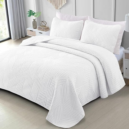 Exclusivo Mezcla California King Quilt Bedding Set, Lightweight White Oversized King Bedspreads Soft Modern Geometric Coverlet Set for All Seasons (1 Quilt and 2 Pillow Shams)