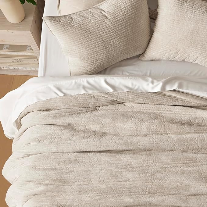 EVERGRACE Velvet Quilt Set King Size, Luxurious Soft Quilted Bedding Sets, Lightweight Velvet Comforter for All Season, Striped Channel Bedspread Coverlet with 2 Shams, 104" x 92", Light Sand