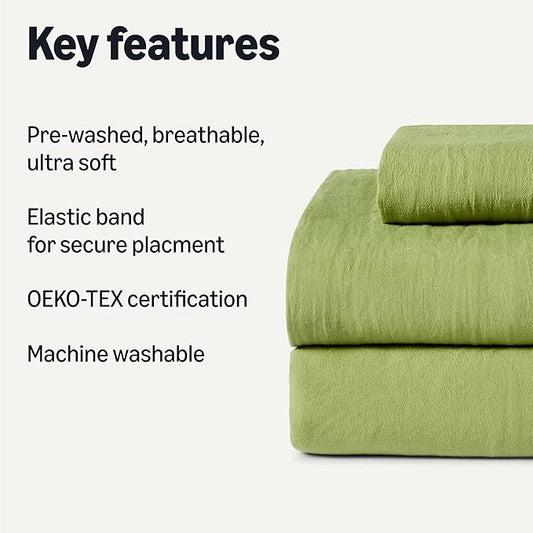 Amazon Basics Twin Bed Sheet, 3-Piece Bedding Set, Double Brushed Microfiber, Ultra Soft, Easy Care, Green