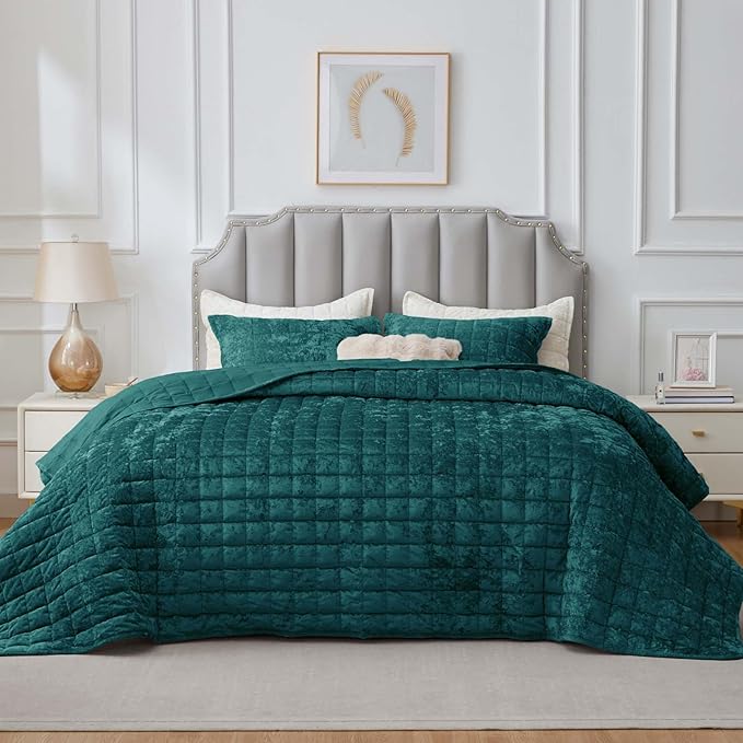 BEDELITE Velvet Quilt Set King Size - Luxury Velvet Comforter Bedding Set 3 Pieces, Lightweight Soft Cozy Shiny Emerald Green Oversized Bedspread Coverlet for All Seasons with 2 Pillow Shams