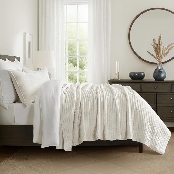 EVERGRACE Velvet Quilt Set California King 118'' x 106'', Luxurious Soft Striped Channel Bedding Set, Lightweight Velvet Comforter for All Season, Oversized Bedspread Coverlet w/ 2 Shams, Ivory White