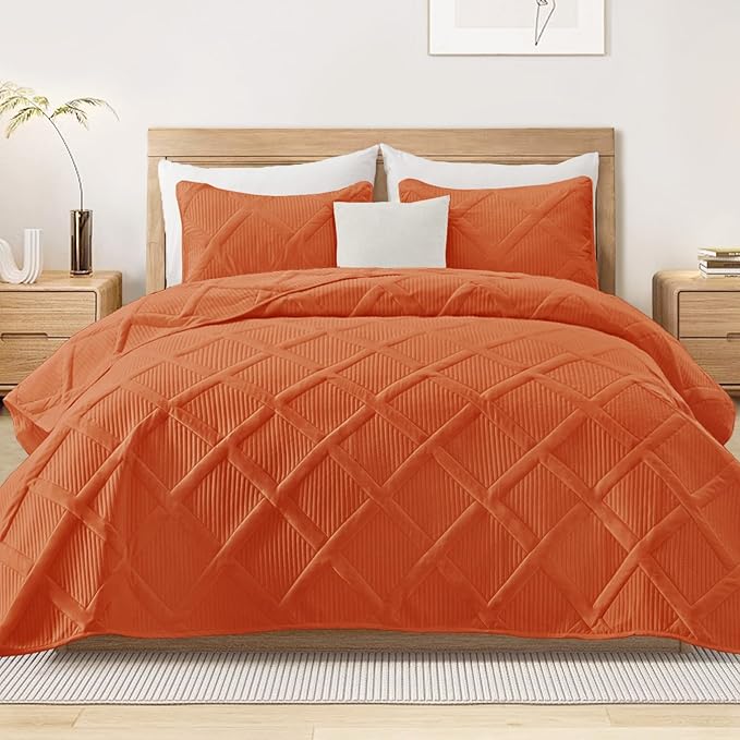 Exclusivo Mezcla King Quilt Set- Burnt Orange Quilts Bedding Set with 2 Pillow Shams, Modern King Bedspread with Striped Pattern, Soft Lightweight Bedspreads Coverlets for All Seasons