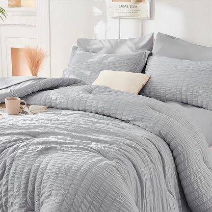 HYMOKEGE Light Grey Duvet Cover King Size, Ultra Soft 3-Piece Seersucker Duvet Cover Set with Zipper Closure, Soft Brushed Microfiber Bedding Set with 8 Corner Ties (104"x90", 2 Pillowshams)