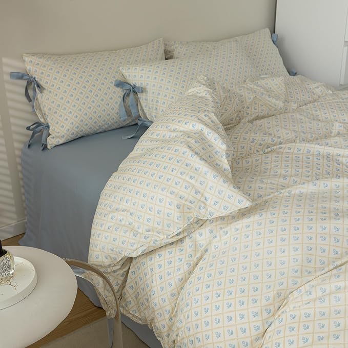 VM VOUGEMARKET White Blue Comforter Set Queen with Flower Plaid Prints,3 Pieces Cottagecore Bedding Set,Aesthetic 1 Comforter with 2 Bowknot Pillowcases for Girls Women 90x90 Inch