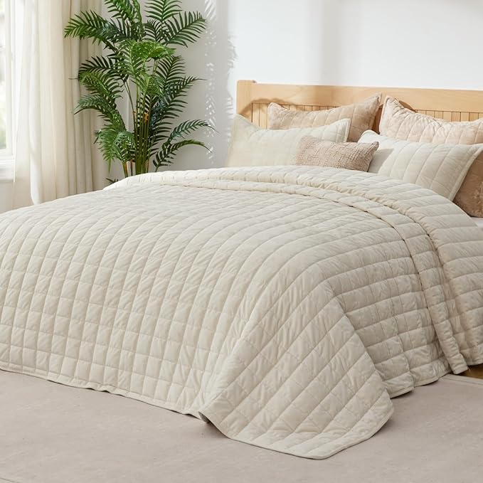 BEDELITE Velvet Quilt Set King Size - Luxury Velvet Comforter Bedding Set 3 Pieces, Soft Cozy Cream White Oversized Bedspread Coverlet for All Seasons with 2 Pillow Shams