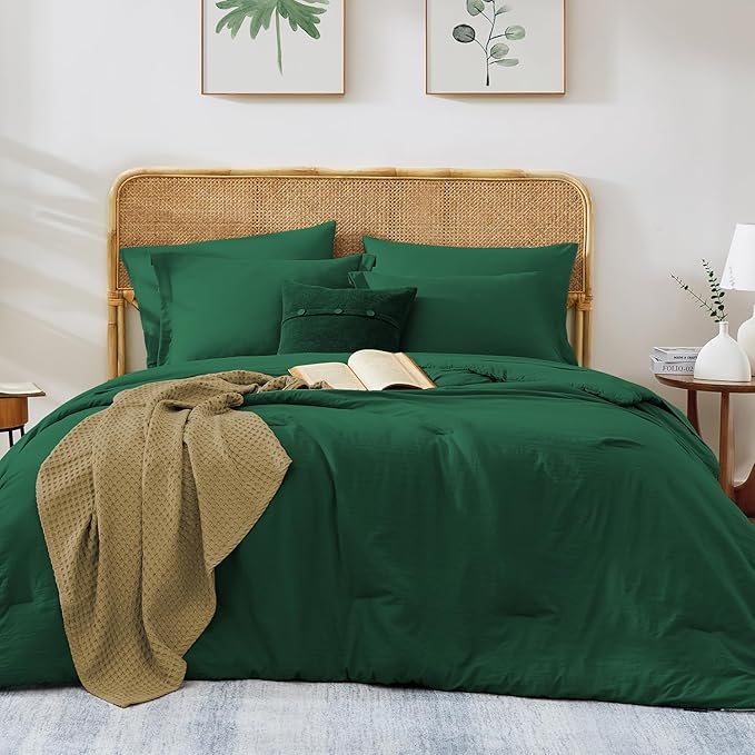 WRENSONGE Queen Comforter Set- 7 Pieces Soft Emerald Green Bed in a Bag with Fitted Sheet, Flat Sheet, 2 Pillow Shams, and 2 Pillowcases- Warm Bedding Sets Queen for All Season