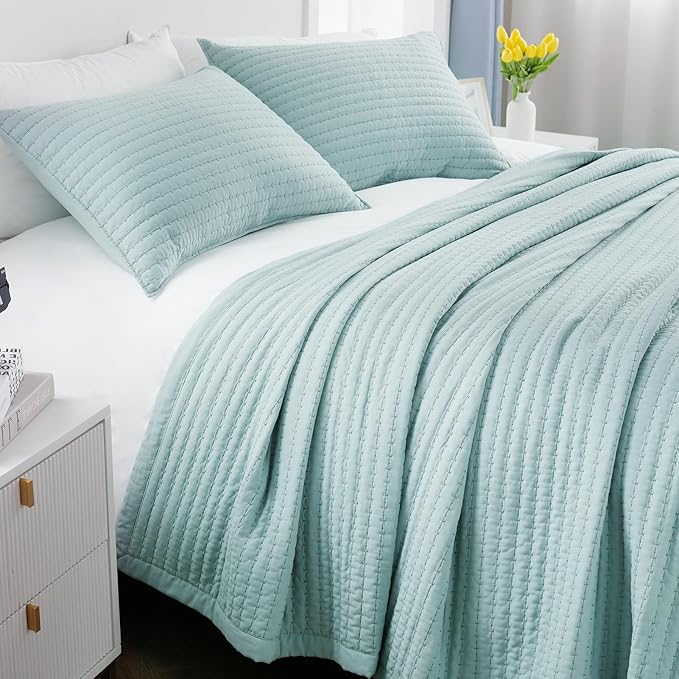 King Quilt Set – 104"x90" Soft Washed 3-Layer Lightweight Bedspread with Multi-Lock Quilting, Minimalist Nordic Bedding, All-Season Quilt for Spring, Summer & Fall (1 Quilt + 2 Pillow Shams), Green