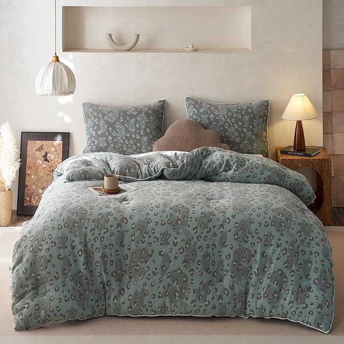 HighBuy Luxury Leopard Print Comforter Set King Size Green Muslin Cotton Sexy Fluffy Comforter with 2 Pillowcases Lightweight Breathable Cheetah Comforter Sets King All Season Home Decor