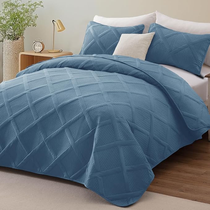 Exclusivo Mezcla Quilt Set Oversized King Size, 3 Pieces Grayish Blue Cal King Quilt Bedding Set, Lightweight Quilts Soft Bedspreads Modern Striped Coverlets for All Seasons