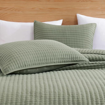 WRENSONGE Sage Green California/Oversized King Size Quilt Bedding Set with 2 Pillow Shams -3 Pieces Lightweight Soft Bedspreads Coverlet for All Season