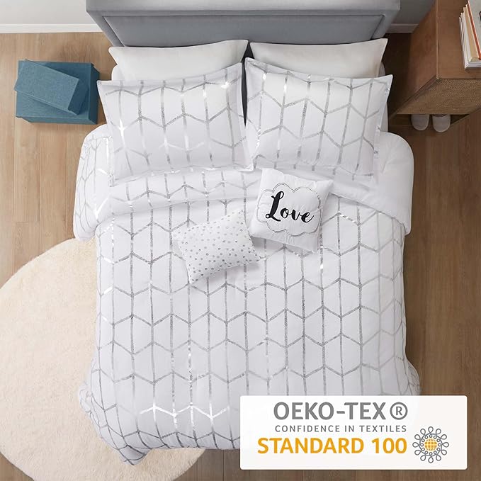 Intelligent Design Raina King/Cal King Comforter Set, Soft Microfiber, Modern Geometric Metallic Bed Set, 5 Pieces College Bedding with 2 Shams, 2 Toss Pillows White/Silver