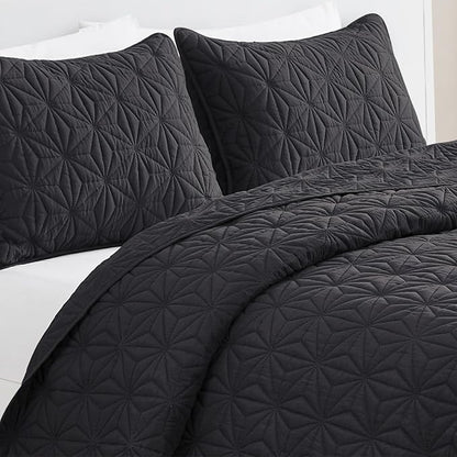 VCNY Home Grey Quilt Set for Queen Bed, 3-Piece Bedspread Coverlet and Shams, Soft Bedding Comforter Alternative for All Seasons (Kaleidoscope, Full/Queen)