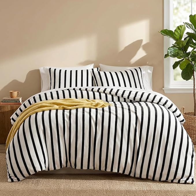 Bedbay Striped Comforter Set Fluffy Fleece King Size Comforter Set Black White Striped Bedding 3 Pcs Ultra Soft Plush Flannel Velvet Fuzzy Bedding Set Stripes Pattern Queen Bed Set for All Seasons