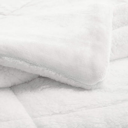 Amazon Basics 3 Piece Bedding Set, Micromink Sherpa, Ultra-Soft, Warm All Season Comforter, King, Cream, Solid