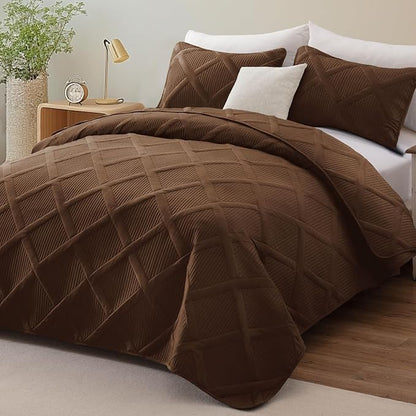Exclusivo Mezcla Quilts Queen Size - Brown Quilt Set Bedspread with 2 Pillow Shams, Modern Bedding Set with Striped Pattern, Soft Lightweight Bedspreads Queen Size for All Seasons