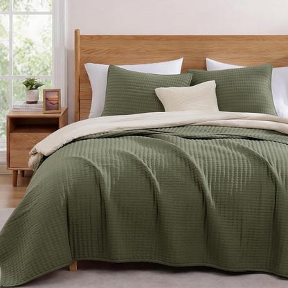 WRENSONGE Olive Green California/Oversized King Size Quilt Bedding Set with 2 Pillow Shams -3 Pieces Lightweight Soft Bedspreads Coverlet for All Season