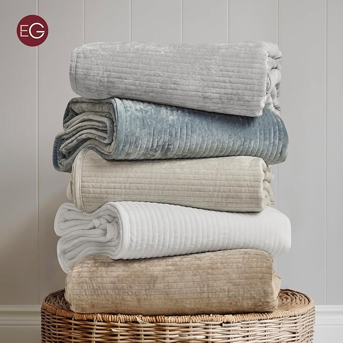 EVERGRACE Velvet Quilt Set King Size, Luxurious Soft Quilted Bedding Sets, Lightweight Velvet Comforter for All Season, Striped Channel Bedspread Coverlet with 2 Shams, Bright White