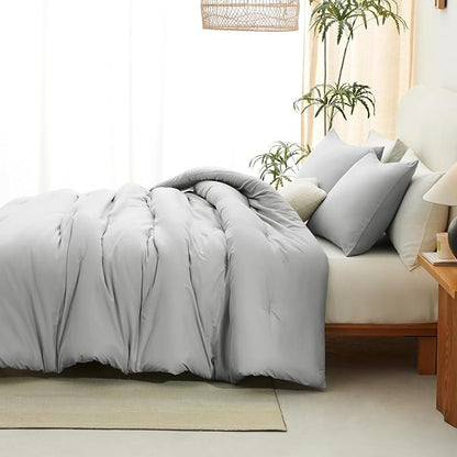 CozyLux Full Size Comforter Set Light Grey, 3 Pieces Solid Breathable Quilted Bedding Sets, Light Gray Luxury Lightweight Soft Bed Set with Down Alternative Comforter and 2 Pillowcases for All Seasons