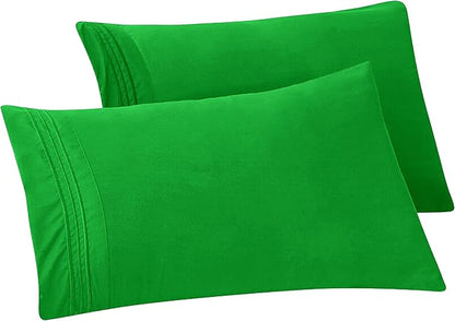Elegant Comfort Solid Pillowcases 1500 Premium Hotel Quality Microfiber - Smooth Weave, Wrinkle and Fade Resistant, Easy Slip-On, 2-Piece Set, Standard/Queen Pillowcase, Emerald Green