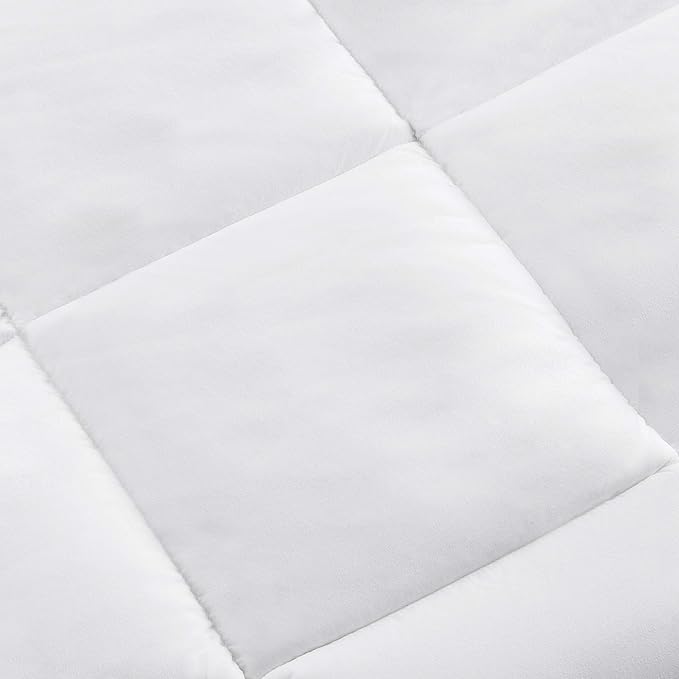 Amazon Basics White Down Alternative Comforter and Duvet Insert with Corner Tabs, Machine Washable, Full/Queen, Light