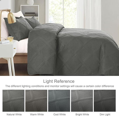 Exclusivo Mezcla Oversized King Quilt Set- Grey Cal King Quilts Bedding Set with 2 Pillow Shams, Modern Bedspread with Striped Pattern, Soft Lightweight Bedspreads Coverlets for All Seasons
