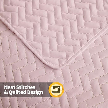 Maple&Stone Quilt Set Queen Size, Lightweight Pink Bedspread Ultrasonic Chevron Pattern Light Coverlet for All Season Comforter Bedding Decor - 3 Piece Full Bed Cover Sets