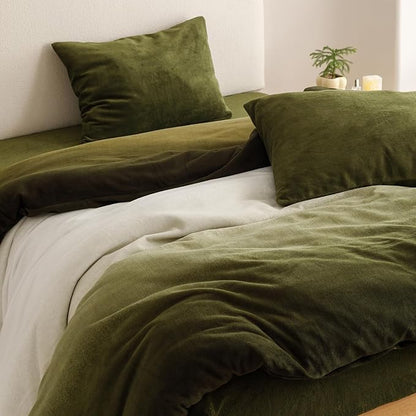 CLOTHKNOW Green White California King Comforter Set 3Pcs Velvet Bedding Comforter Sets Soft Comforter with 2 x Pillow Cases