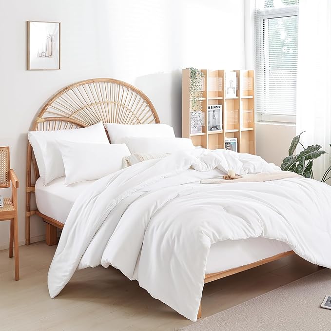 weigelia King Size Comforter Set Soft Microfiber 3 Piece Comforters Set for Men, Women and Girls White Lightweight Alternative Comforter for All Season (1 Comforter, 2 Pillowcases)