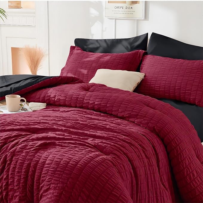 HYMOKEGE Dark Red/Black Duvet Cover King Size, Ultra Soft 3-Piece Seersucker Duvet Cover Set with Zipper Closure, Soft Brushed Microfiber Bedding Set with 8 Corner Ties (104"x90", 2 Pillowshams)