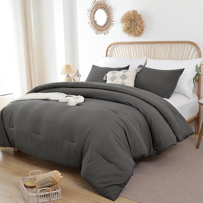 ROSGONIA Oversized King Comforter 120x120, 3pcs Super King Comforter (1 Dark Gray Comforter & 2 Pillowcases) Lightweight Warm Bedding Blanket Quilt