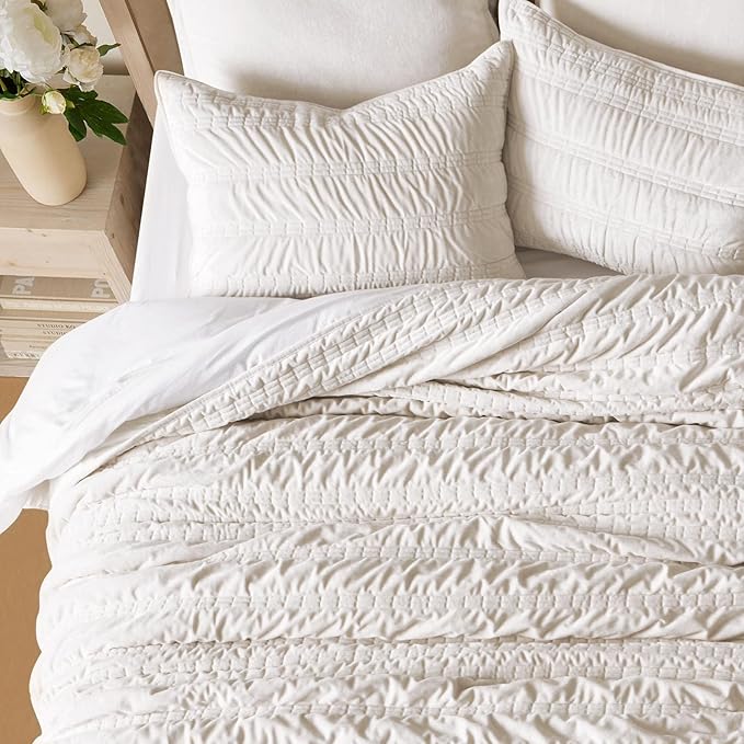 EVERGRACE Luxury Ruched Velvet Quilt Queen Size, Ultra Soft Bedspread Coverlet Set, Lightweight Velvet Comforter, Quilted Bedding Cover with 2 Matching Shams for All Season, Ivory White