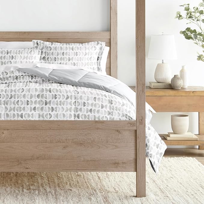 LINENS & HUTCH Comforter Set Patterned Microfiber All Season Down-Alternative Ultra Soft Bedding in Moonlight Stars - Full/Queen Moonlight Stars Light Gray