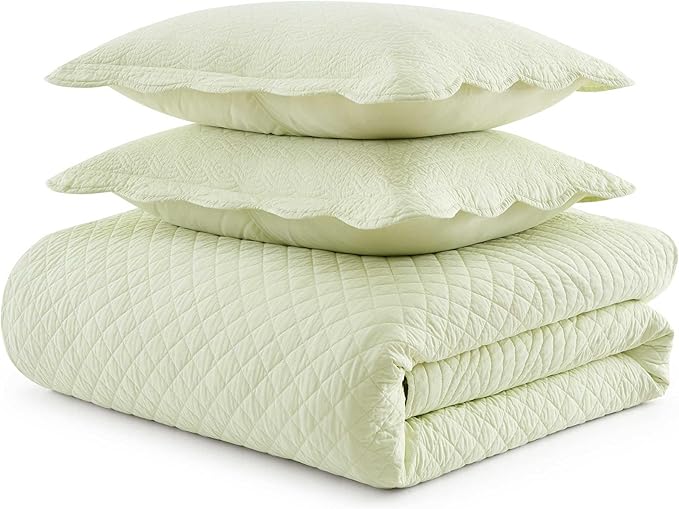 Martha Stewart - King Size Quilt Set, Soft & Breathable Cotton Percale Quilted Bedding with Matching Pillowcases, Scalloped Edge Bed Set, Vintage Scallop Green