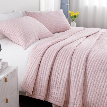 King Quilt Set – 104"x90" Soft Washed 3-Layer Lightweight Bedspread with Multi-Lock Quilting, Minimalist Nordic Bedding, All-Season Quilt for Spring, Summer & Fall (1 Quilt + 2 Pillow Shams), Pink