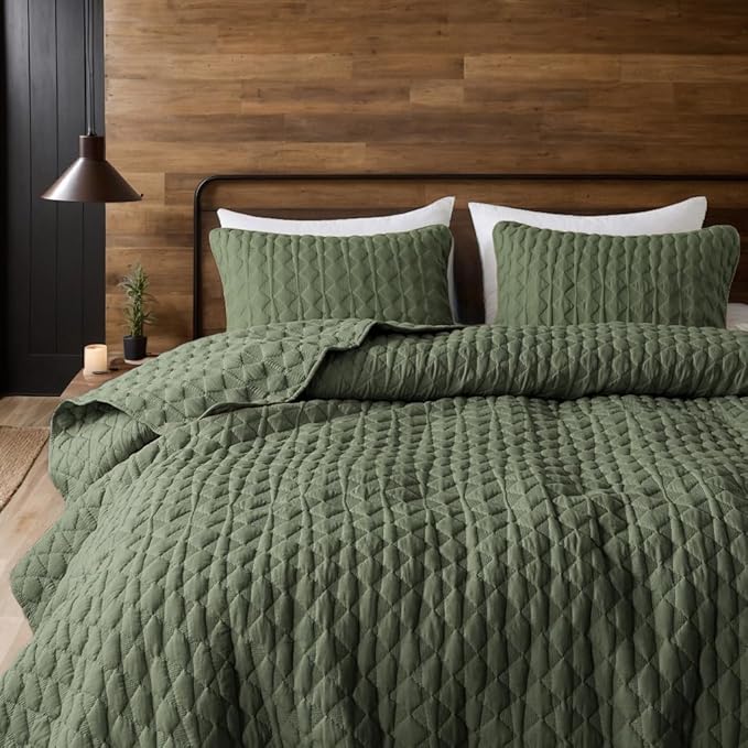 WDCOZY Olive Green Oversized California Cal King Size Quilt Bedding Set with 2 Pillow Shams, Lightweight Soft Bedspread Coverlet Bed Cover for All Season, 3 Pieces, 118x106 inches