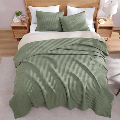 WRENSONGE Sage Green California/Oversized King Size Quilt Bedding Set with 2 Pillow Shams -3 Pieces Lightweight Soft Bedspreads Coverlet for All Season
