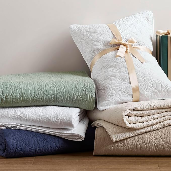 Madison Park Quebec Queen Size Quilt Bedding Set - White , Damask – 3 Piece Bedding Quilt Coverlets – Ultra Soft Microfiber Bed Quilts Quilted Coverlet