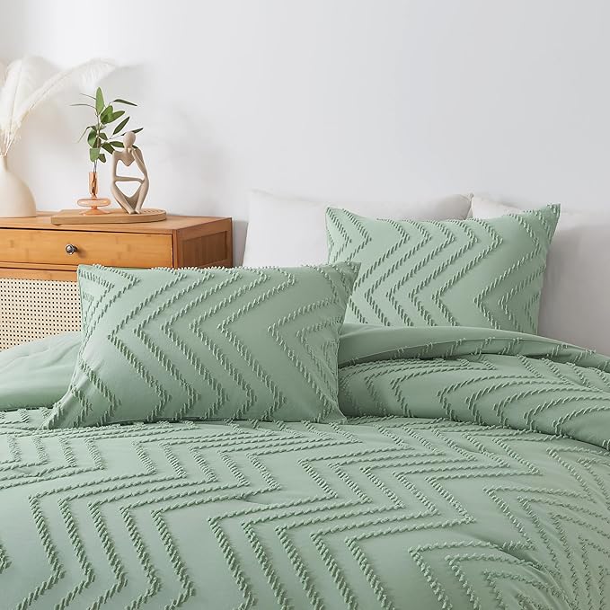Andency Sage Green Comforter Set Queen, Boho Soft Fluffy Warm Lightweight Bedding Comforter Sets for Queen Bed, 3 Pieces Light Green Chevron Tufted Aesthetic Microfiber Lightweight Comforter Set